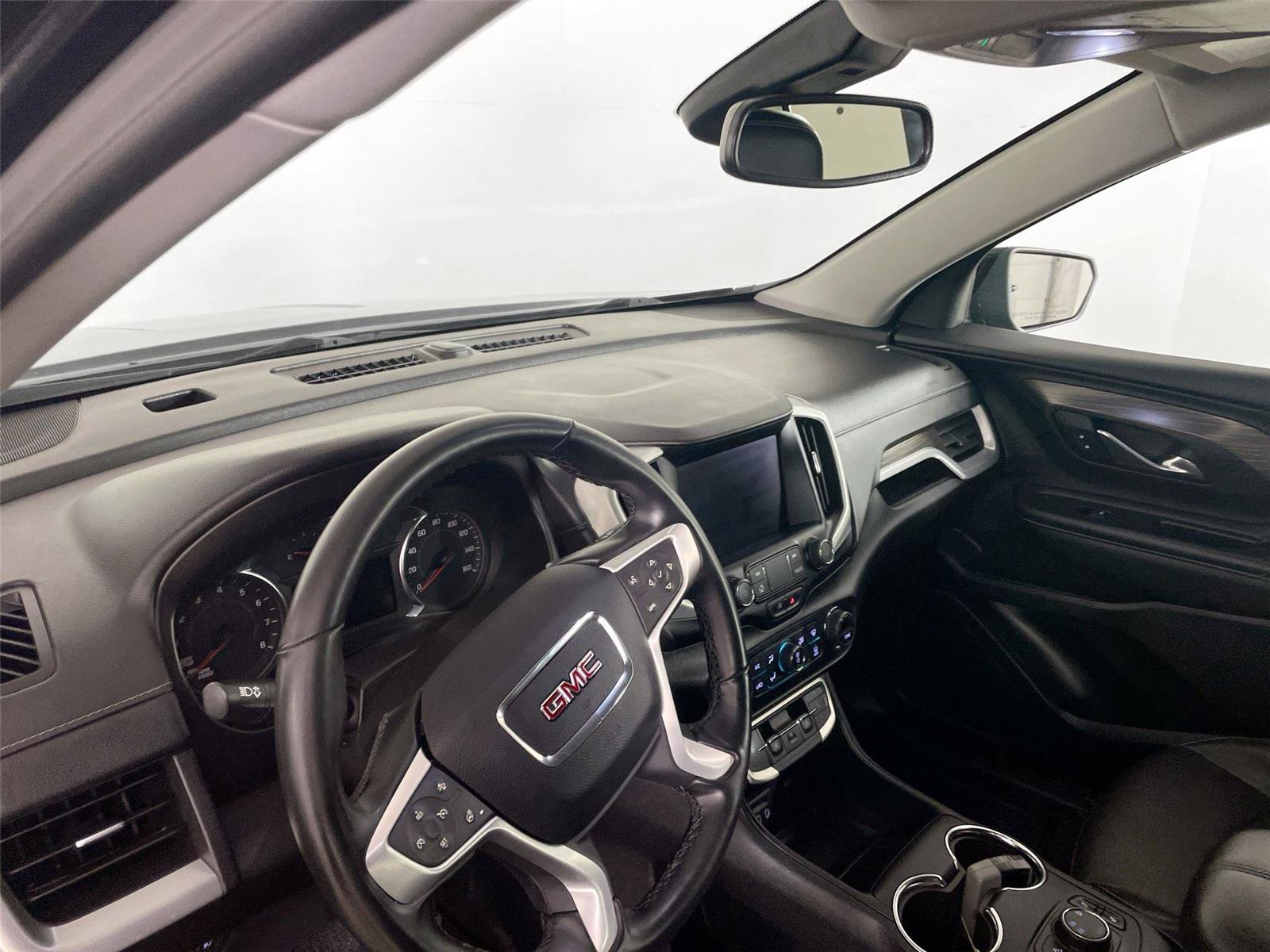 Used 2024 GMC Terrain SLT AWD/4WD image 23