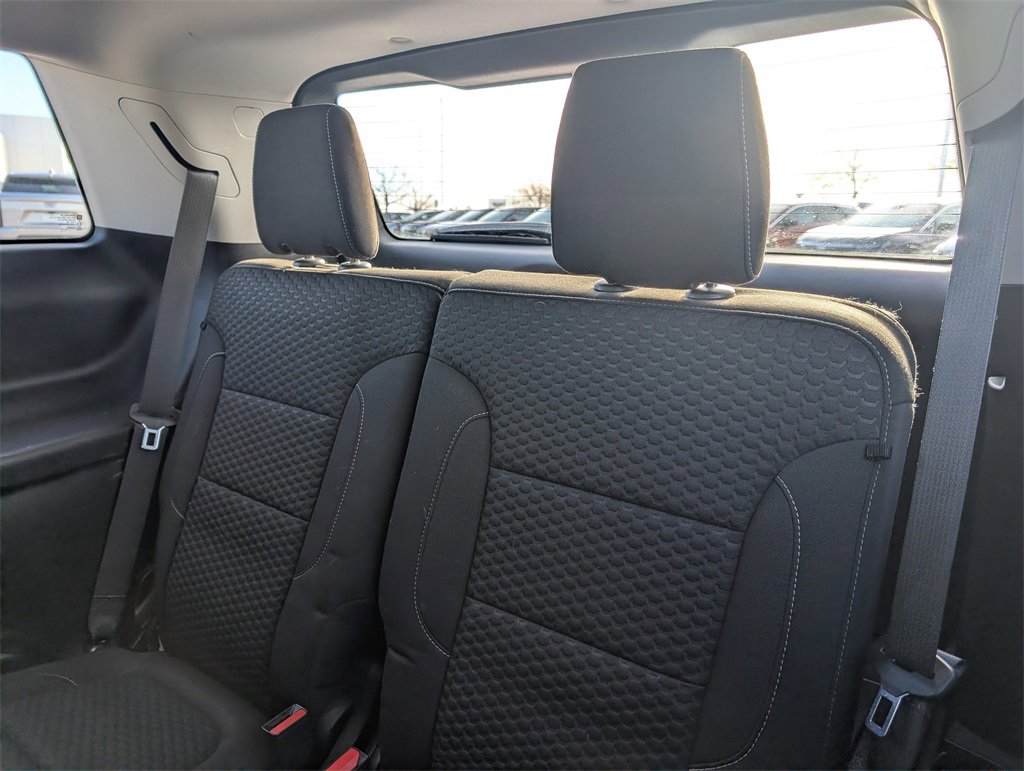 Used 2019 GMC Acadia SLE image 17