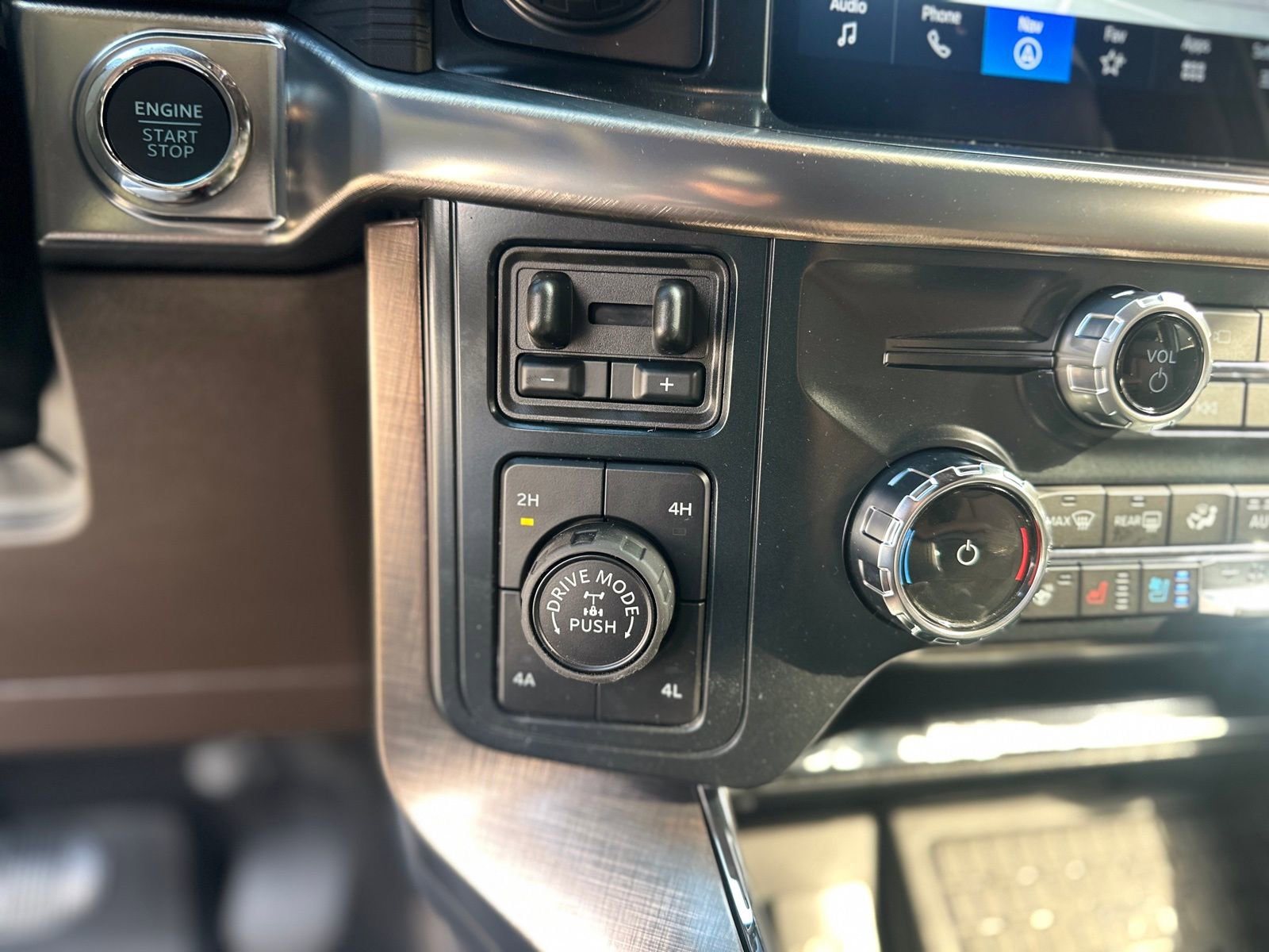 New 2025 Ford F150 King Ranch w/ FX4 Off-Road Package image 38