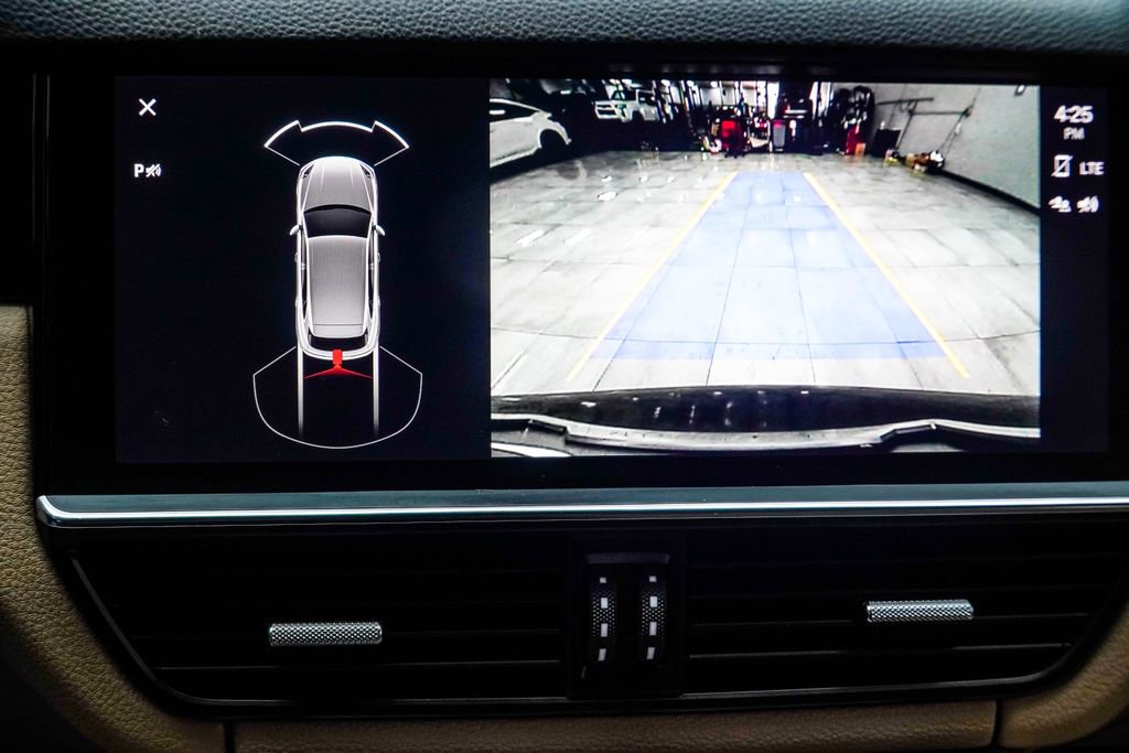 Used 2023 Porsche Cayenne Platinum Edition image 27