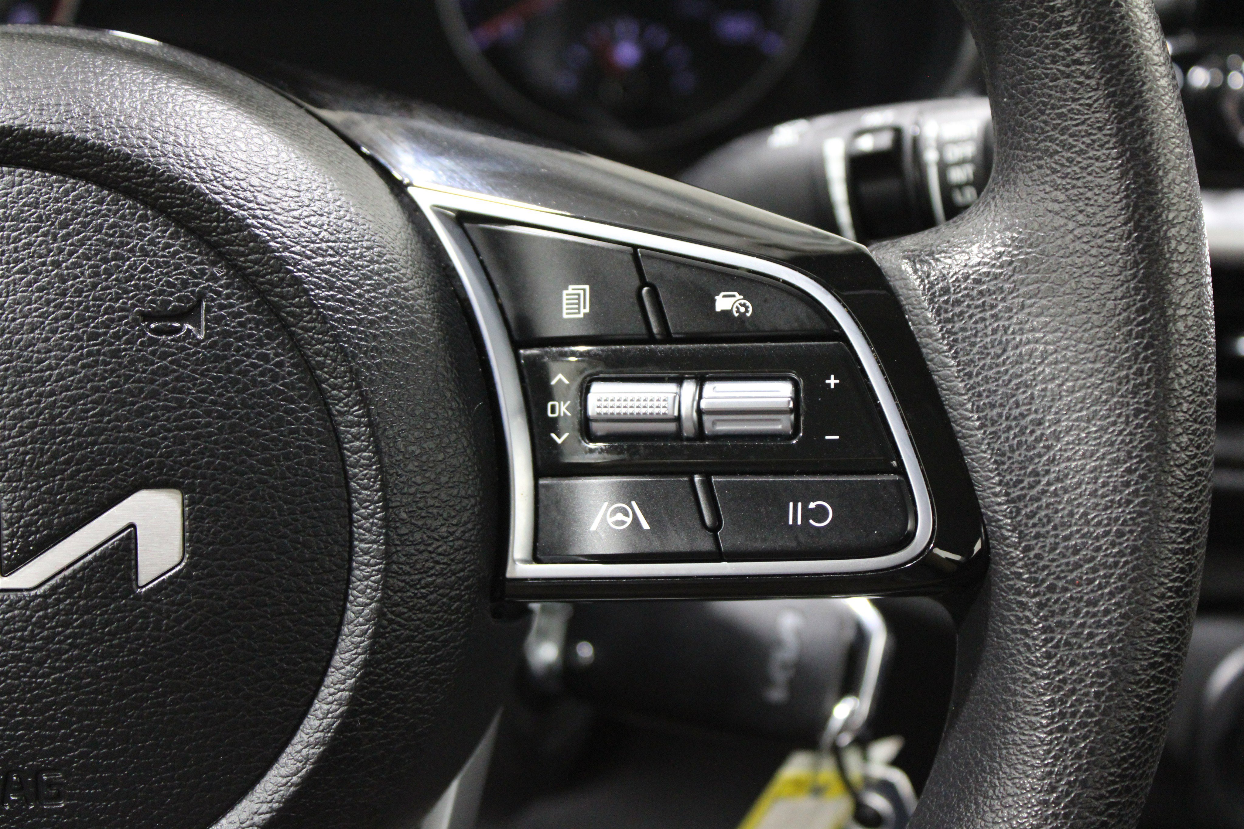 Used 2023 Kia Forte LXS w/ LXS Technology Package FWD image 10