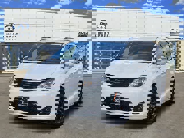 Used 2020 Chrysler Pacifica Touring-L Plus image 1