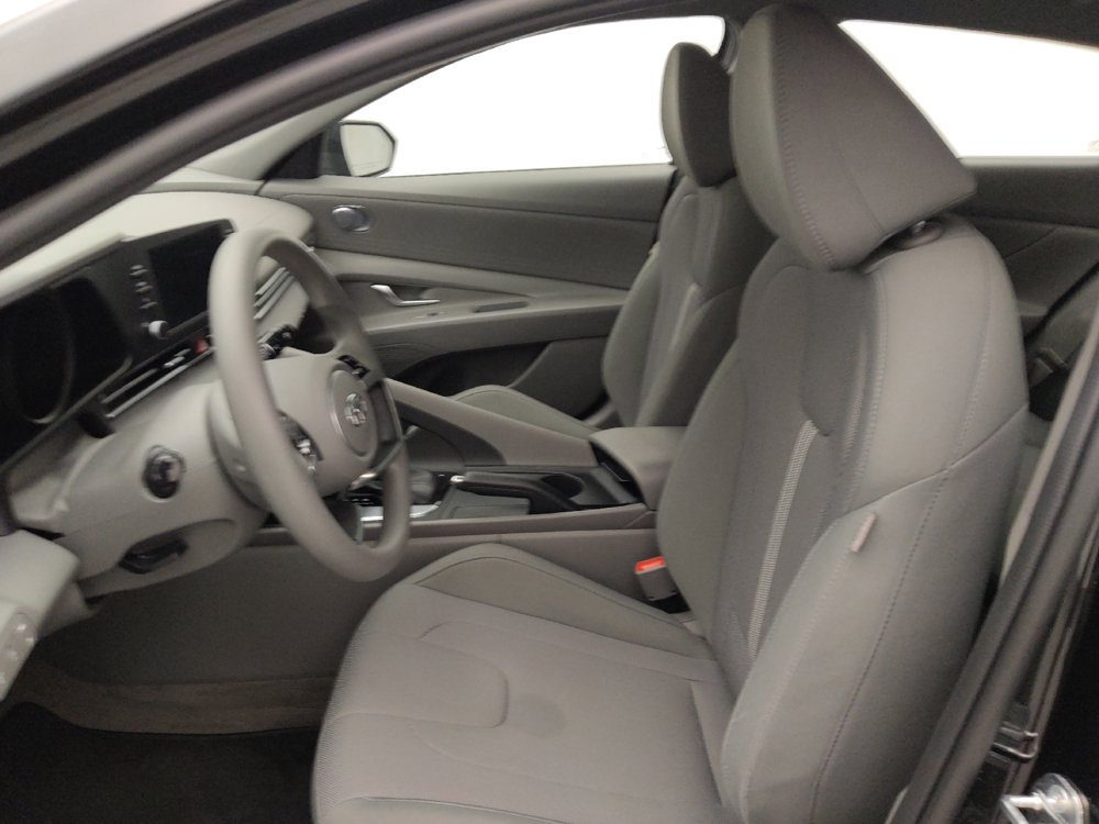 Used 2023 Hyundai Elantra SE FWD image 17