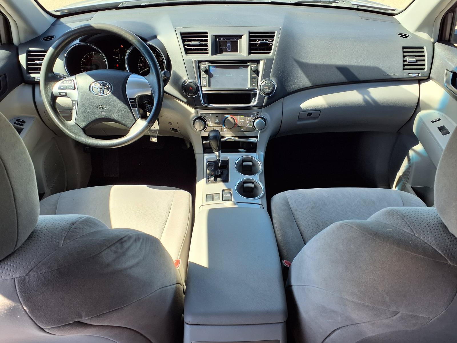 Used 2013 Toyota Highlander FWD w/ Cold Weather Pkg image 11