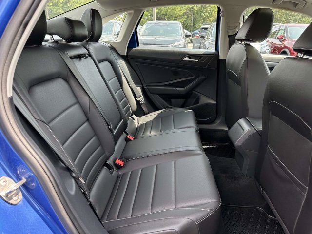 Used 2024 Volkswagen Jetta SE w/ Panoramic Sunroof Package FWD image 12