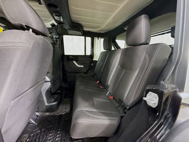 Used 2017 Jeep Wrangler Unlimited Rubicon w/ Connectivity Group image 22