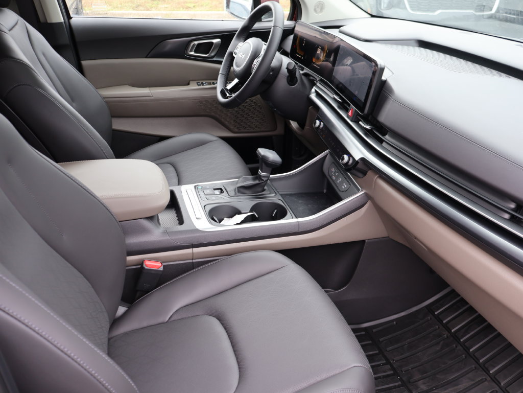 New 2025 Kia Carnival FWD image 11