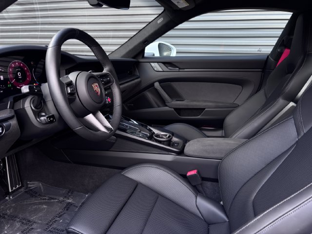 Certified 2025 Porsche 911 Carrera GTS RWD image 4