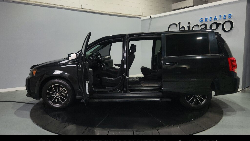 Used 2015 Dodge Grand Caravan SXT w/ Blacktop Package FWD image 19