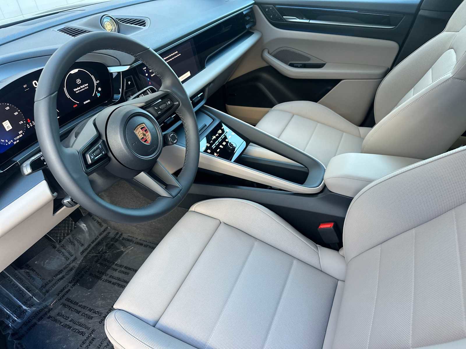 New 2025 Porsche Macan Electric RWD image 4