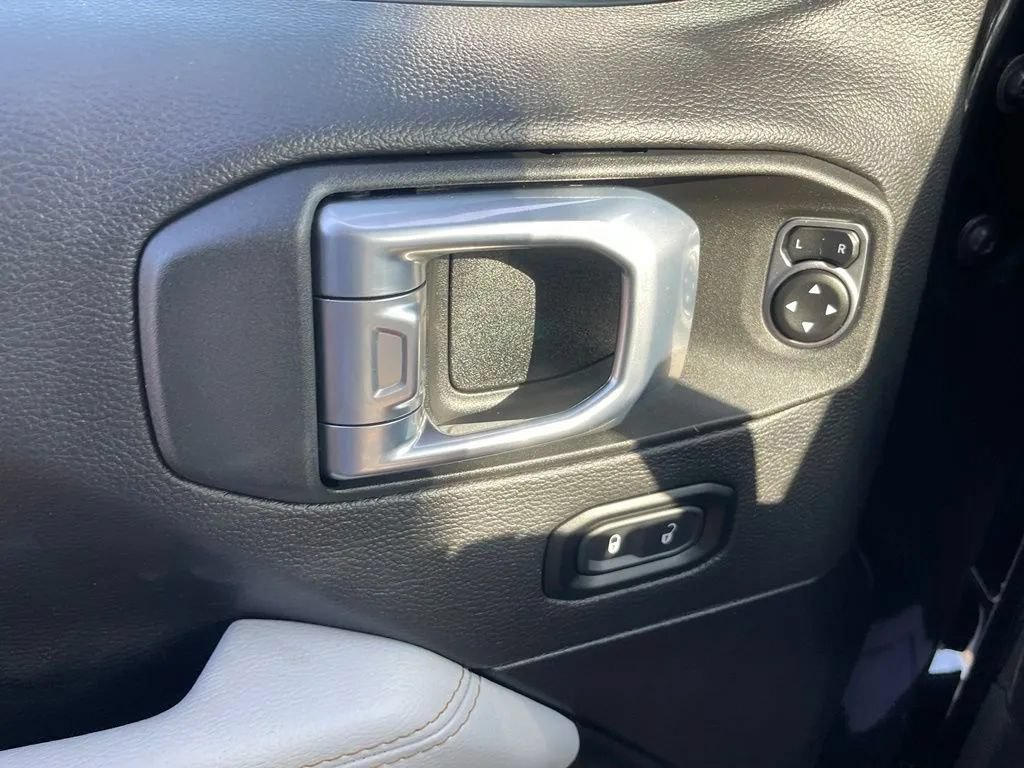Used 2022 Jeep Gladiator High Altitude AWD/4WD image 29
