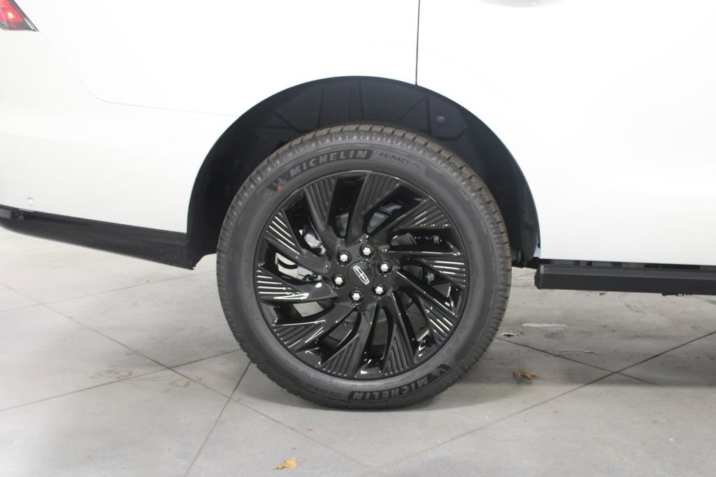 Used 2025 Lincoln Navigator Reserve w/ Jet Appearance Package image 10