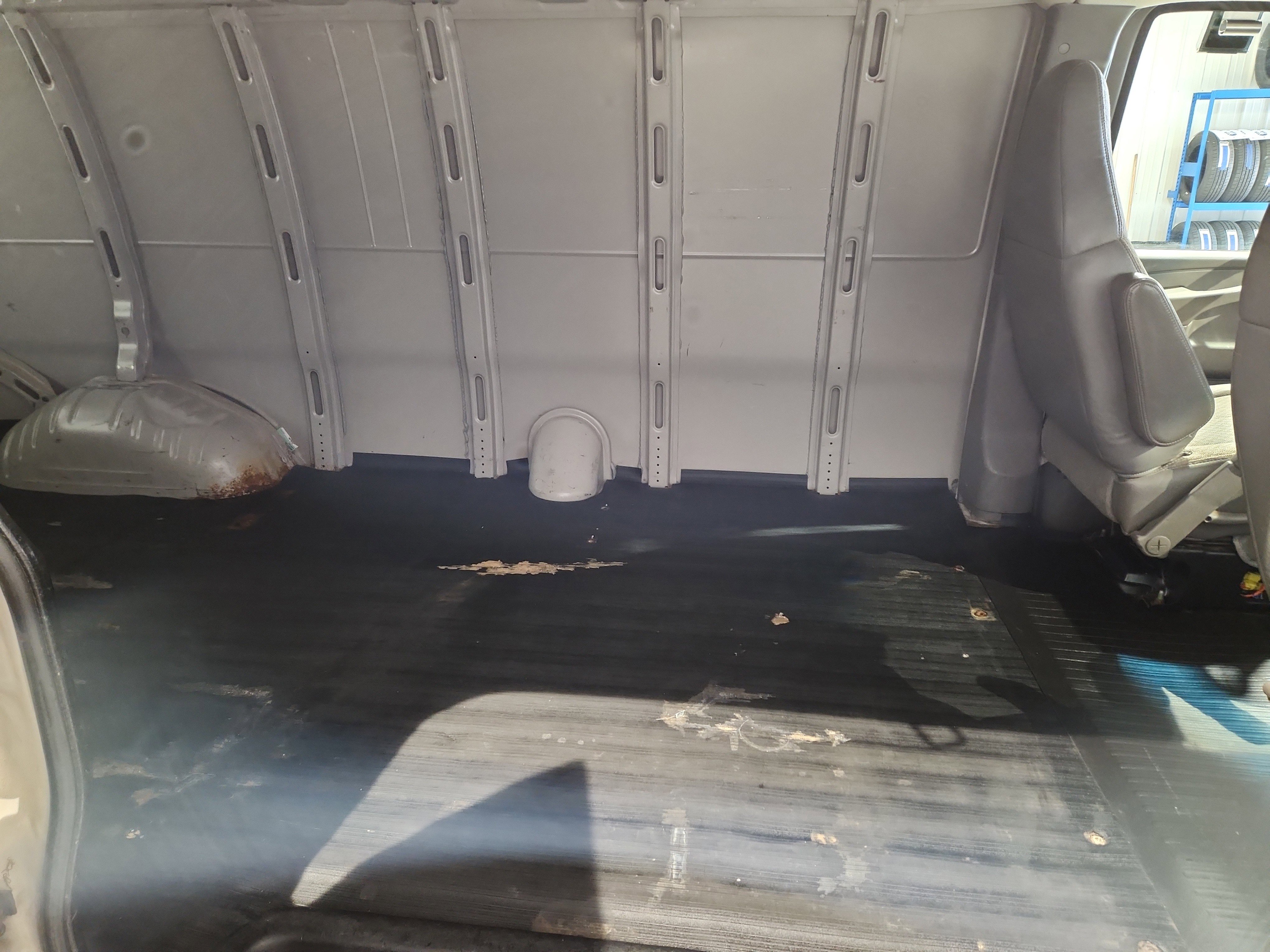 Used 2009 Chevrolet Express 2500 Extended image 14