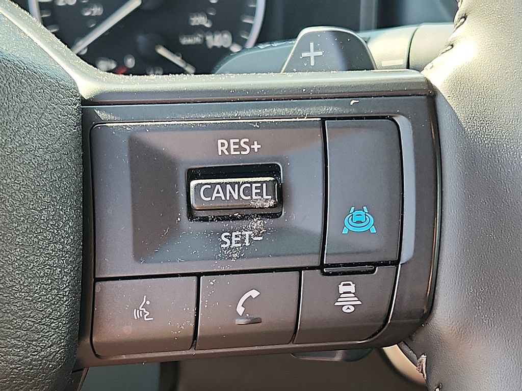 Used 2025 Nissan Rogue SV FWD image 21