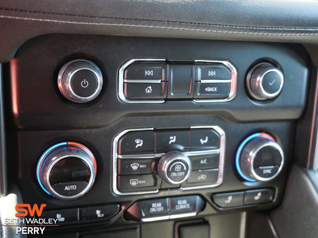 Used 2024 Chevrolet Suburban LT AWD/4WD image 32