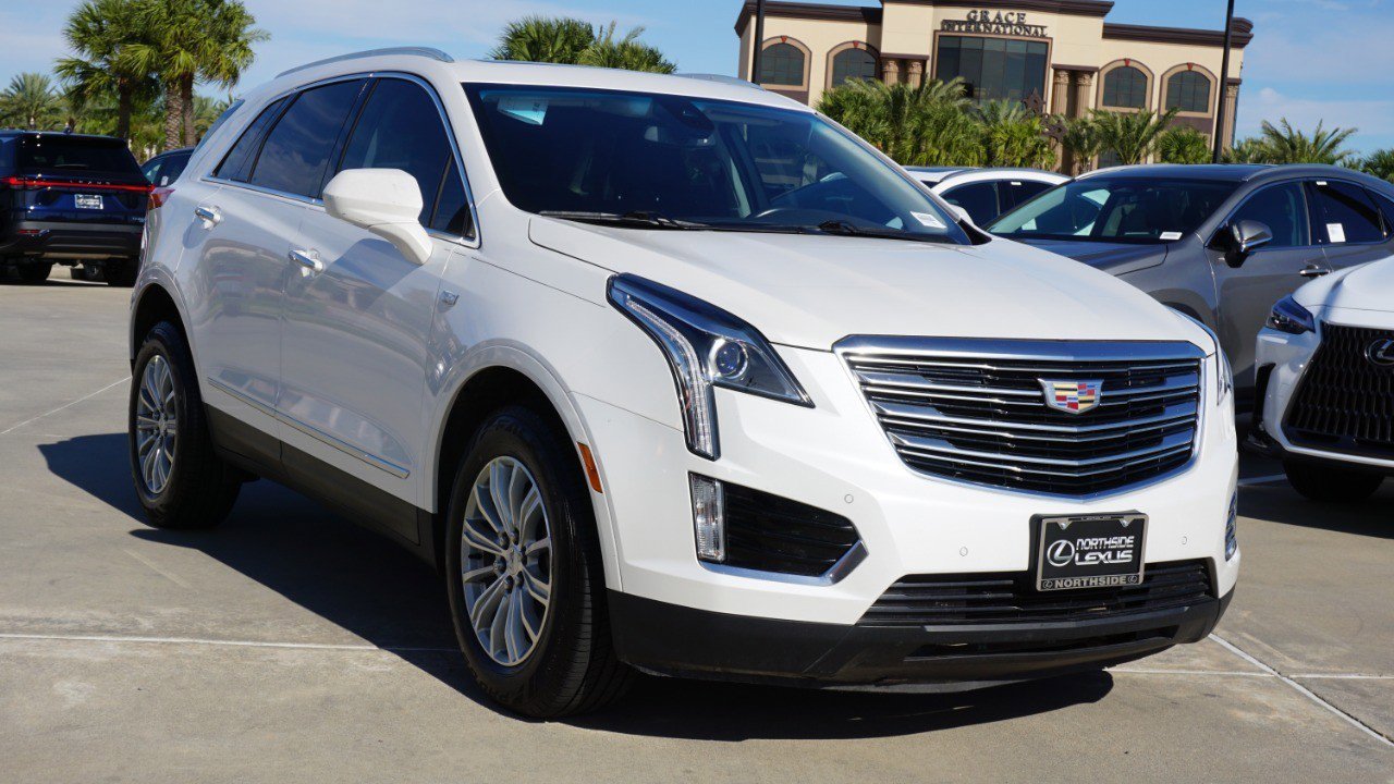 Used 2018 Cadillac XT5 Luxury w/ Driver Awareness Package image 3