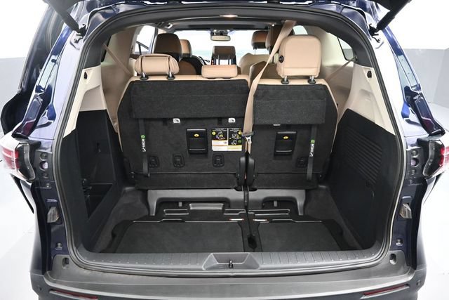 Used 2023 Toyota Sienna XLE FWD image 21