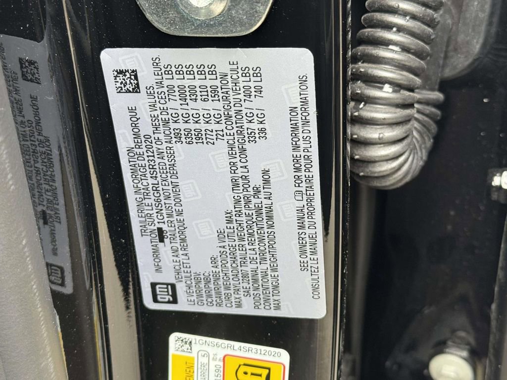Used 2025 Chevrolet Suburban High Country AWD/4WD image 17