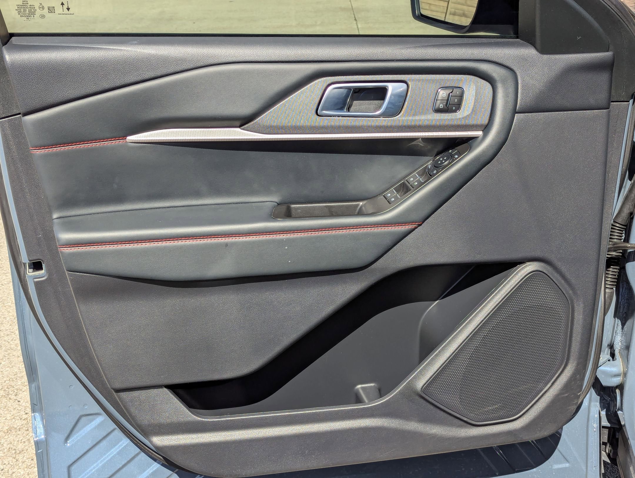 Used 2025 Ford Explorer ST image 10