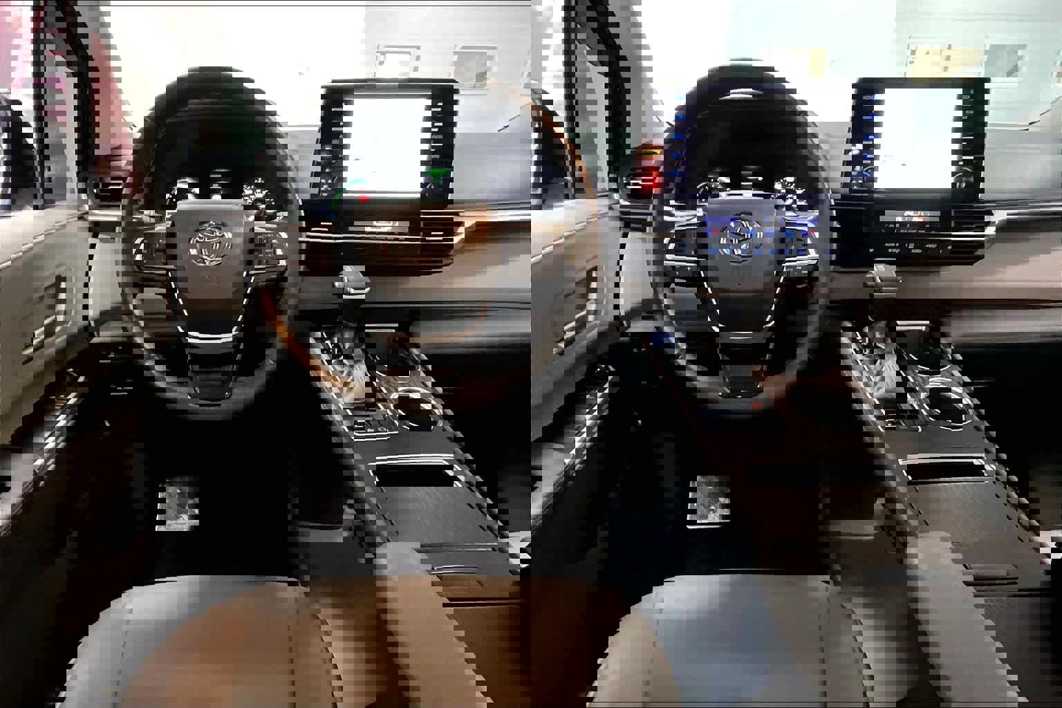 Used 2022 Toyota Sienna XLE image 13