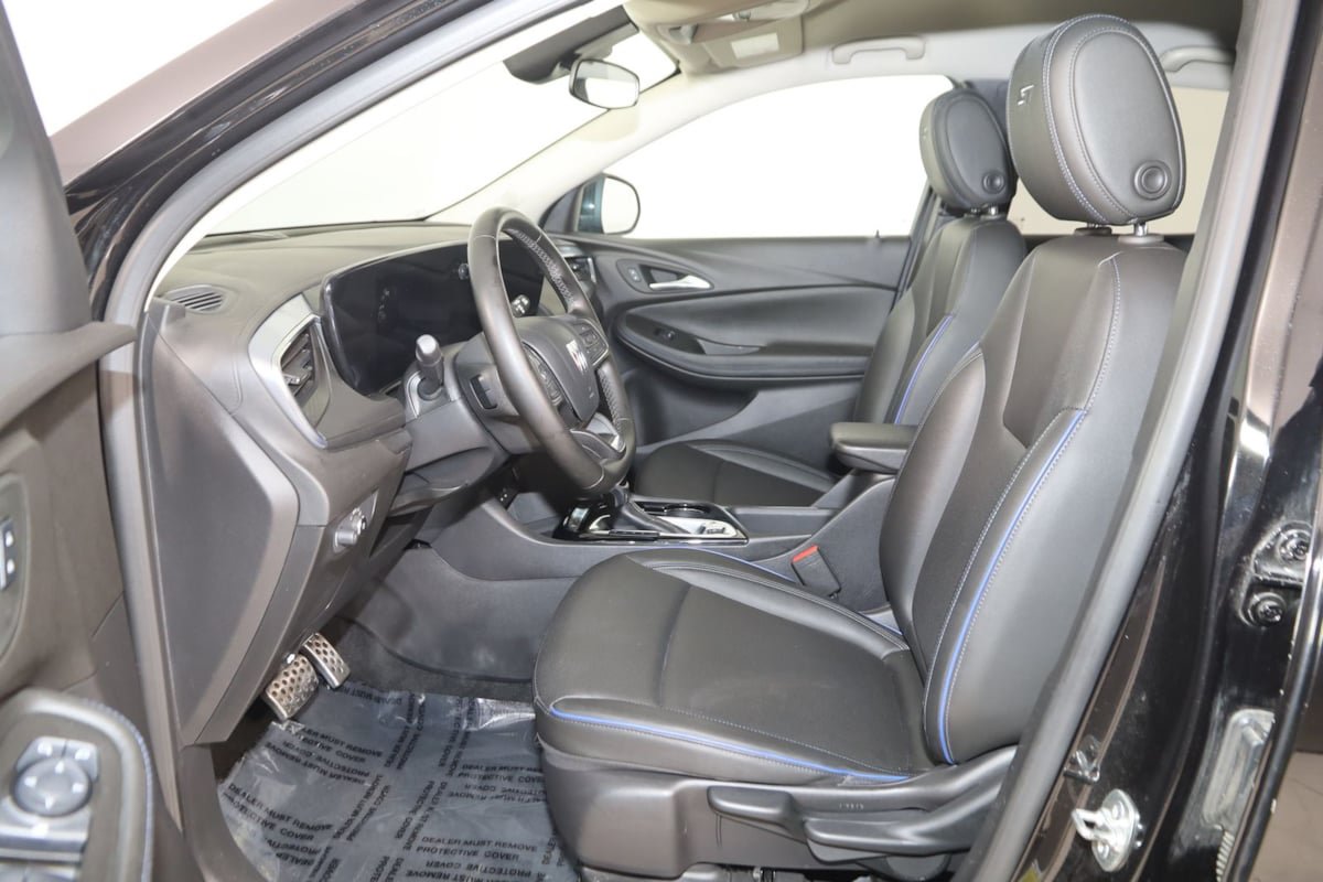 Used 2025 Buick Encore GX Sport Touring AWD/4WD image 10
