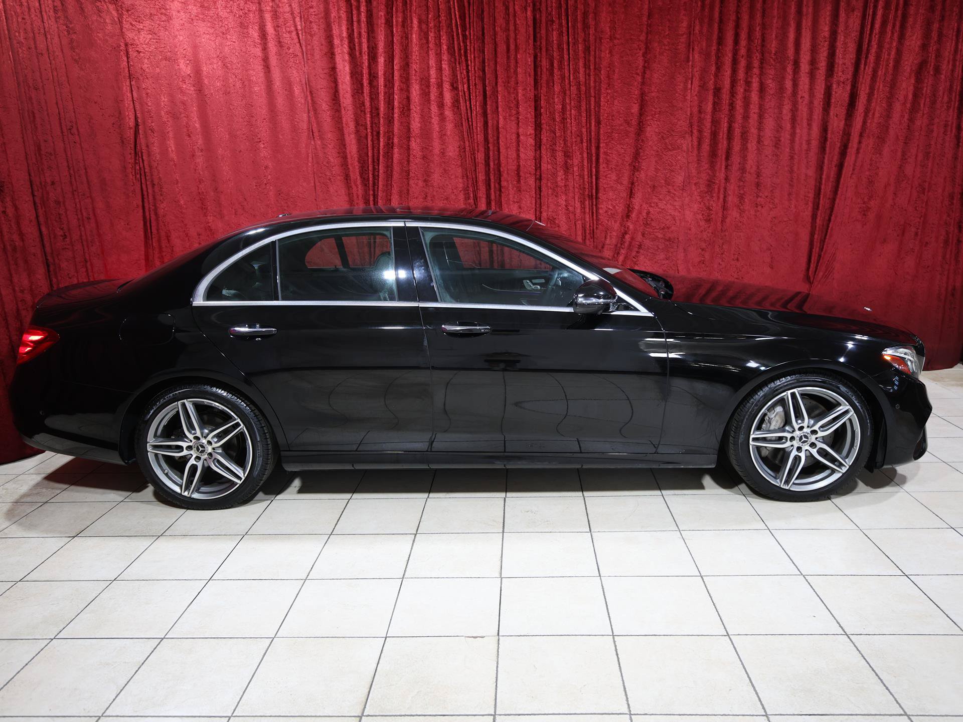 Used 2019 Mercedes-Benz E 300 image 8