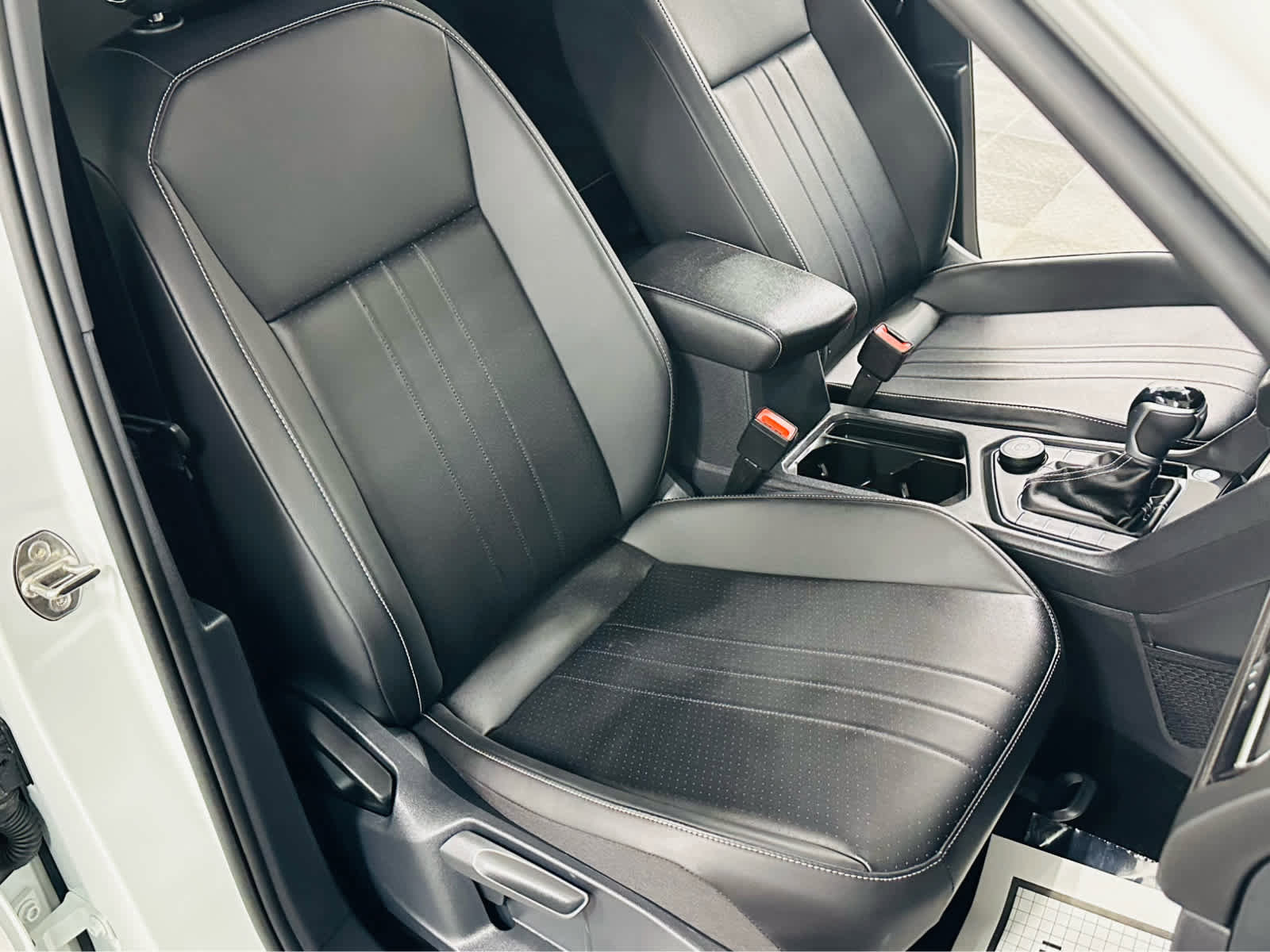 Certified 2024 Volkswagen Tiguan SE R-Line image 24