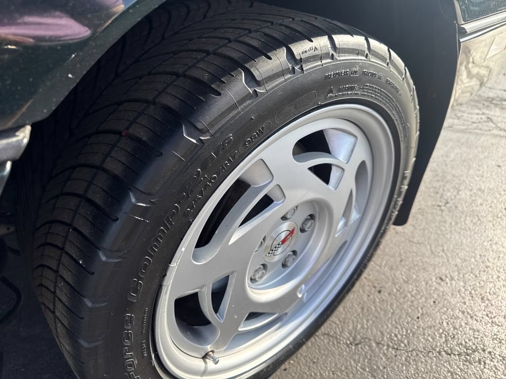 Used 1990 Chevrolet Corvette Convertible RWD image 10