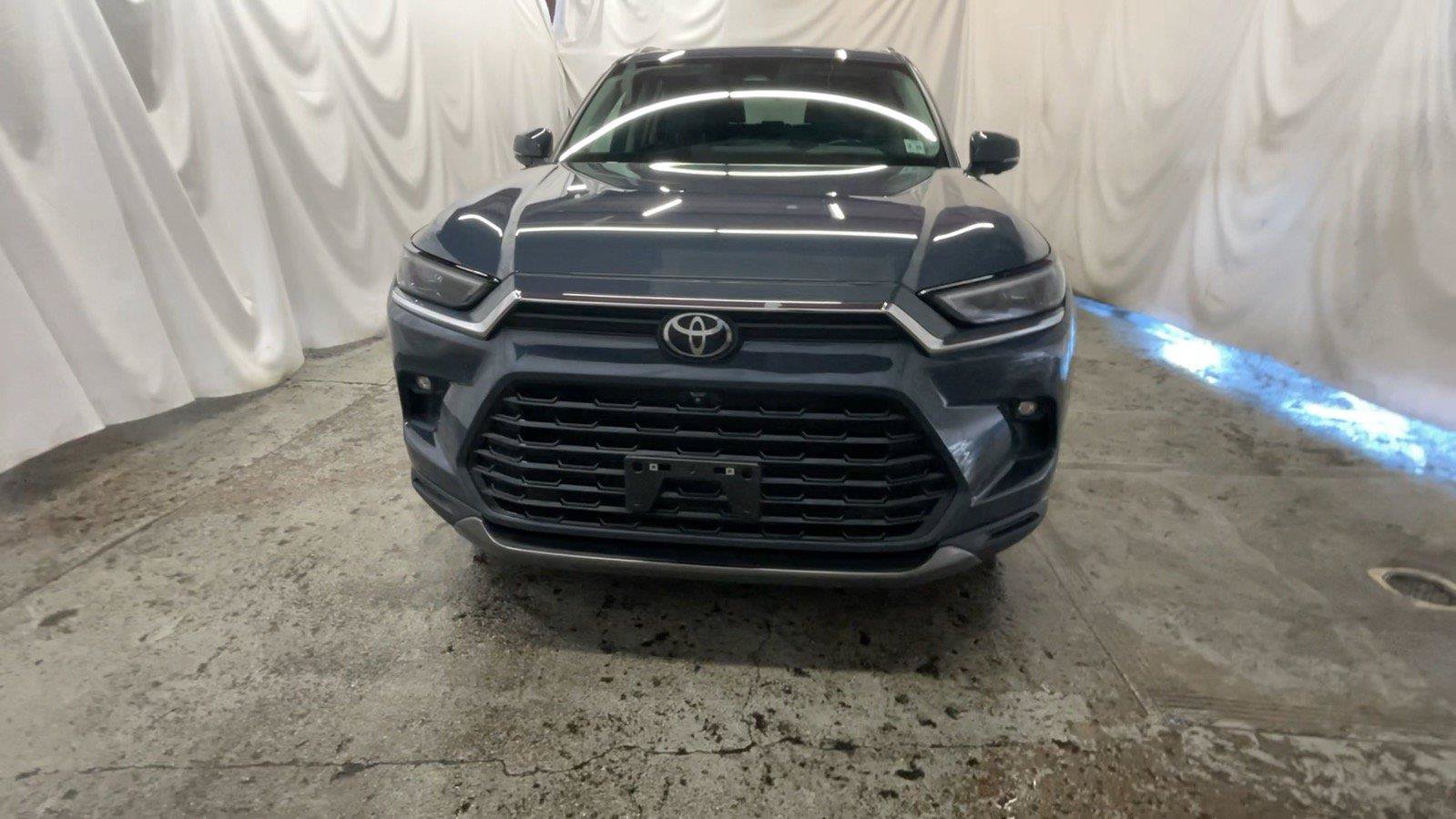 Used 2024 Toyota Grand Highlander AWD image 14