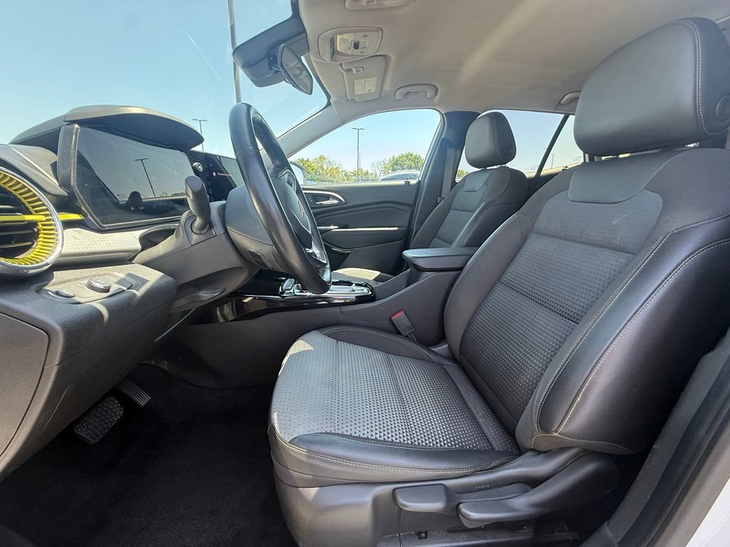 Used 2024 Chevrolet Trax LT w/ Driver Confidence Package FWD image 21