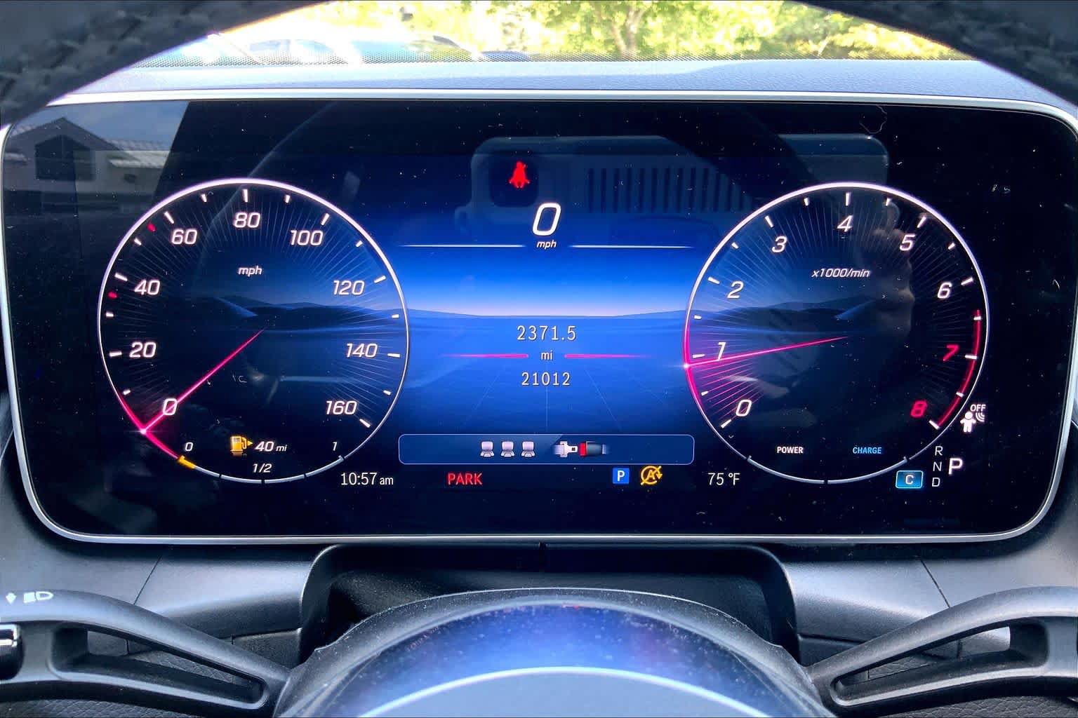Used 2025 Mercedes-Benz GLC 300 4MATIC image 26