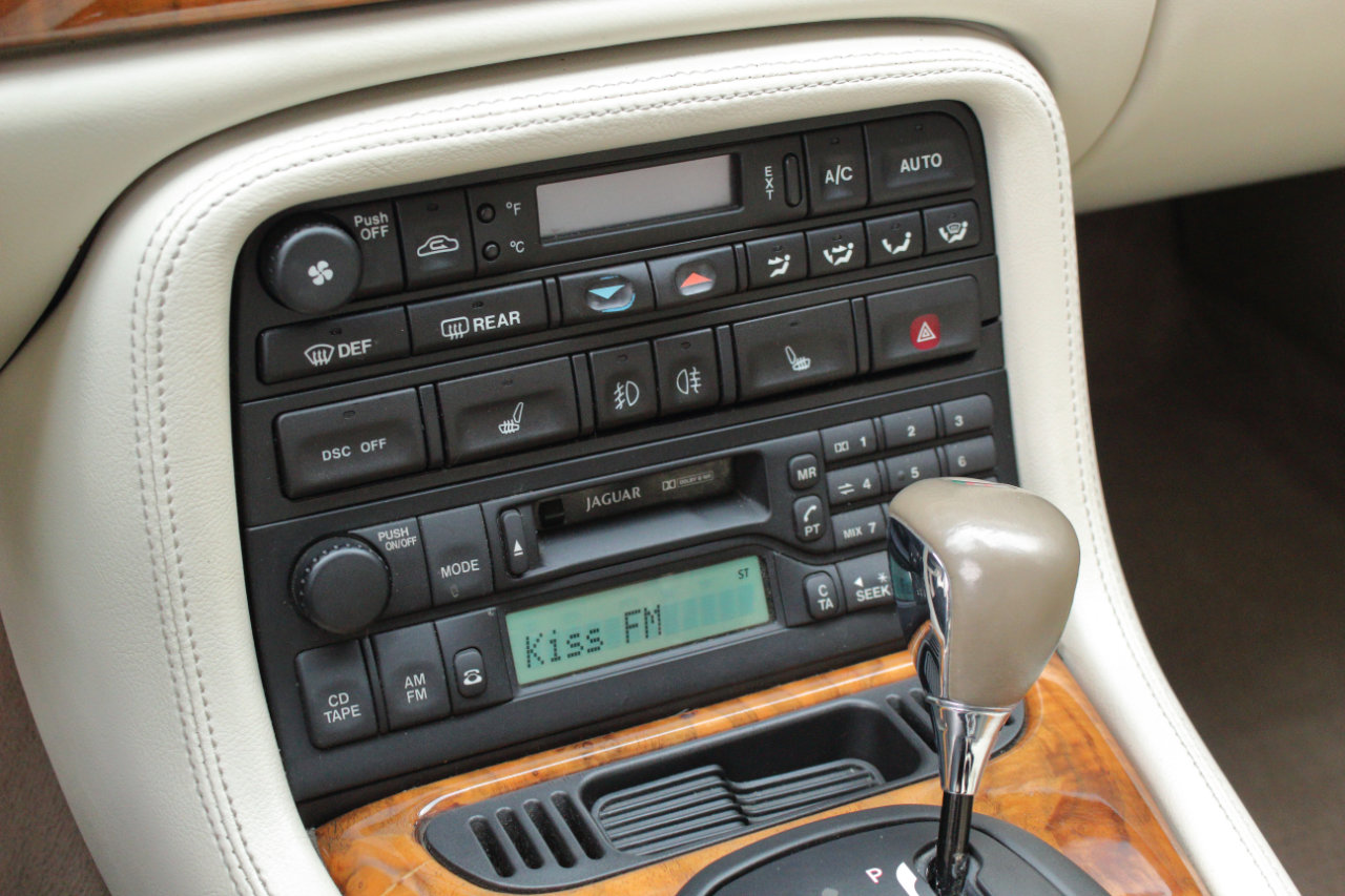 Used 2003 Jaguar XK8 Coupe image 37