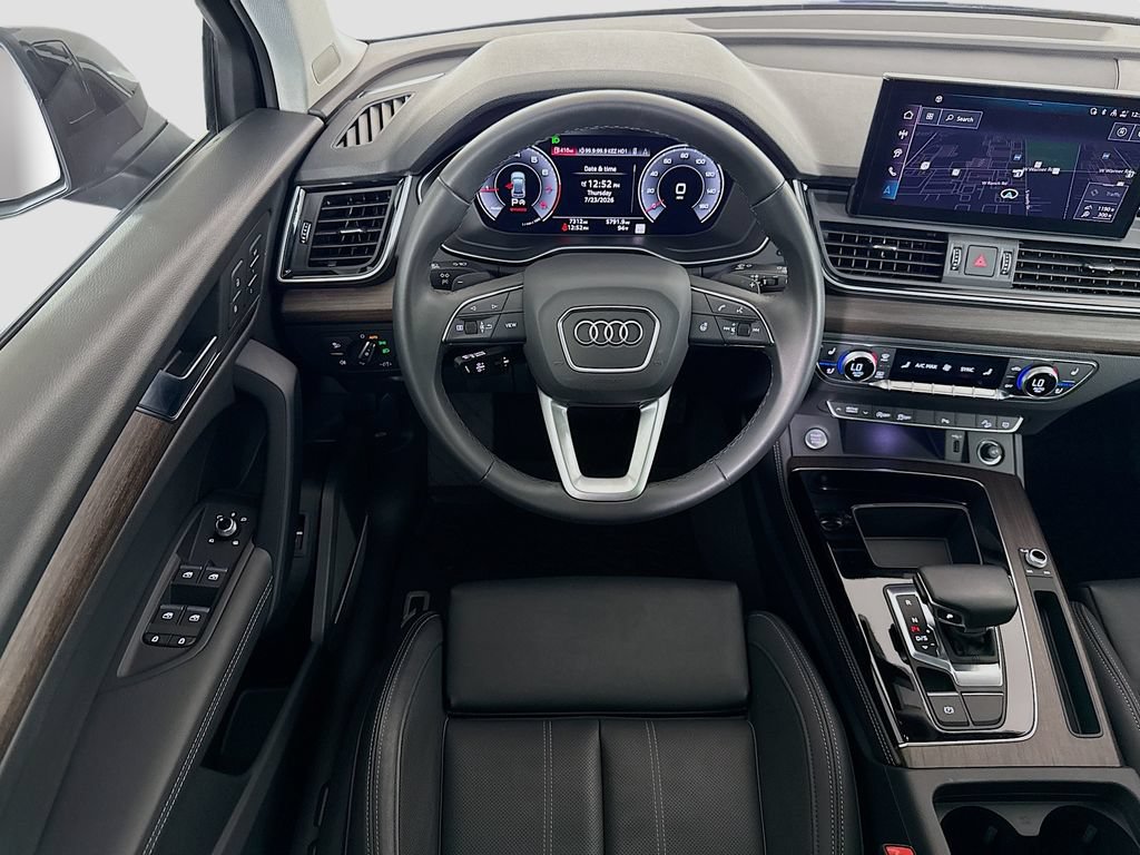 Certified 2025 Audi Q5 2.0T Premium Plus w/ Premium Plus Package AWD/4WD image 10