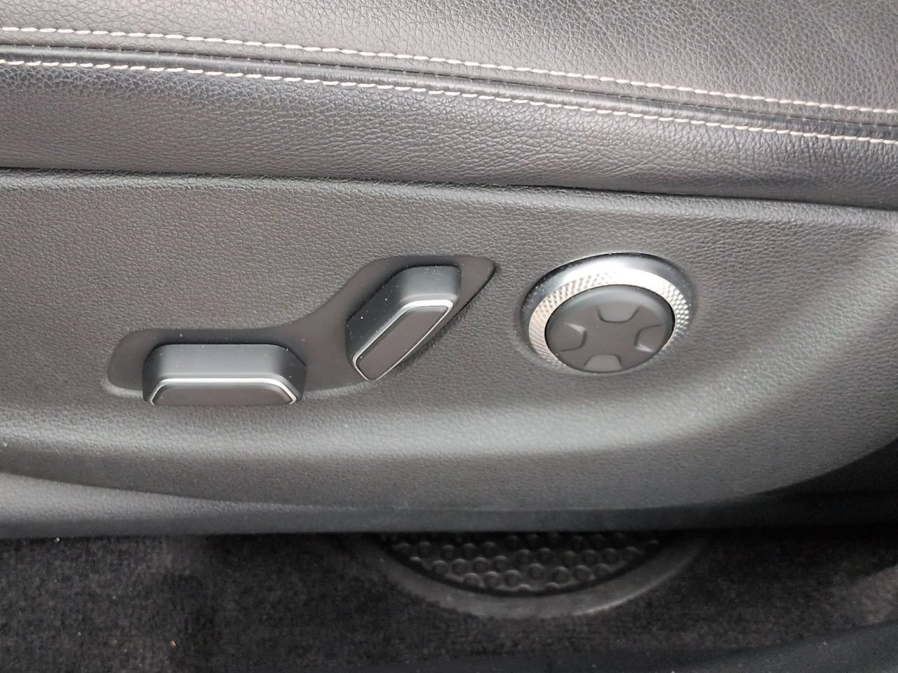 Used 2025 Genesis GV70 2.5T AWD/4WD image 21