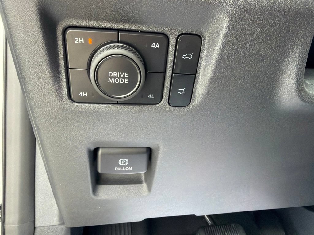Used 2025 Ford Expedition Active AWD/4WD image 30