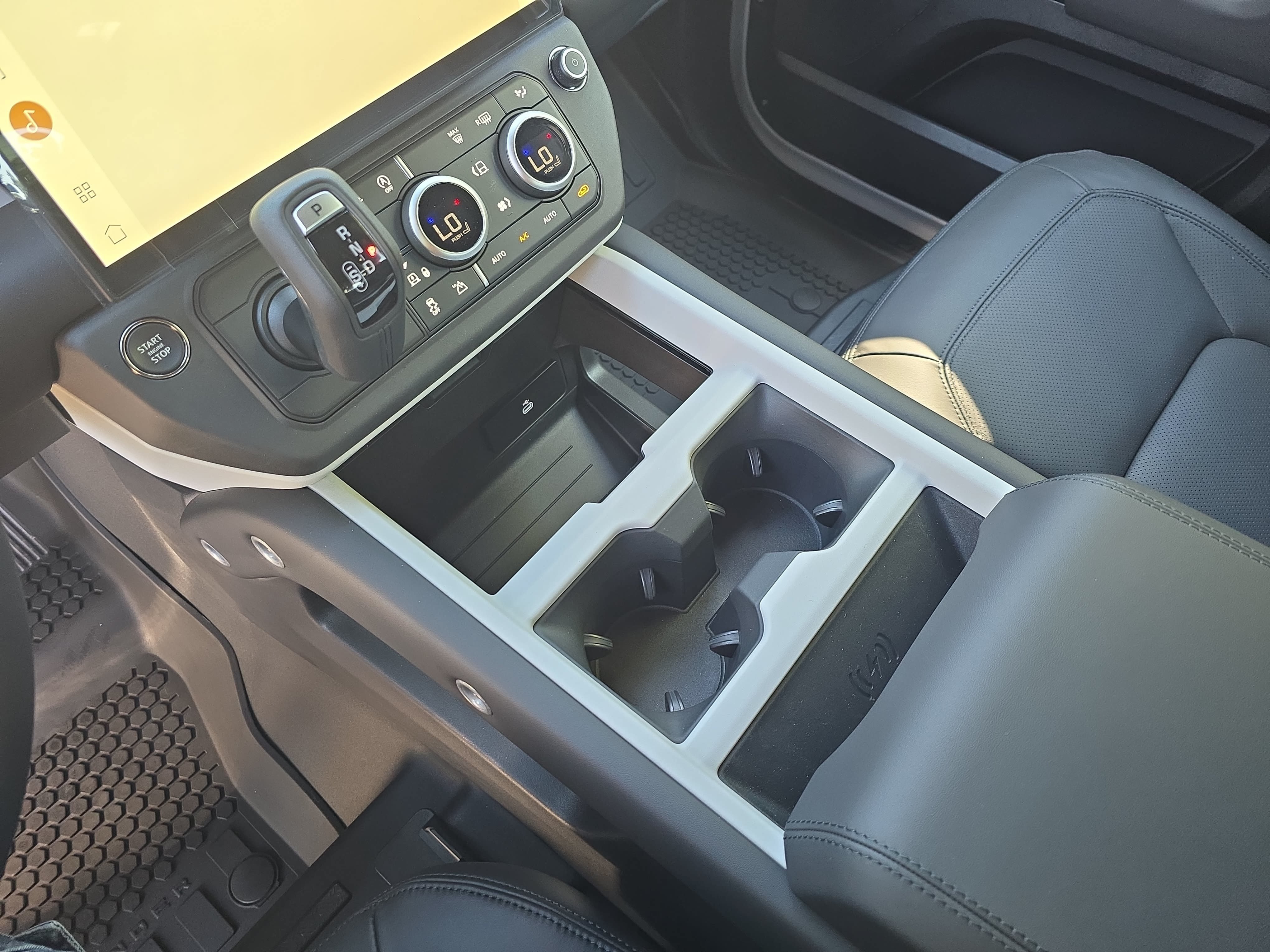 New 2026 Land Rover Defender 110 X-Dynamic SE AWD/4WD image 24