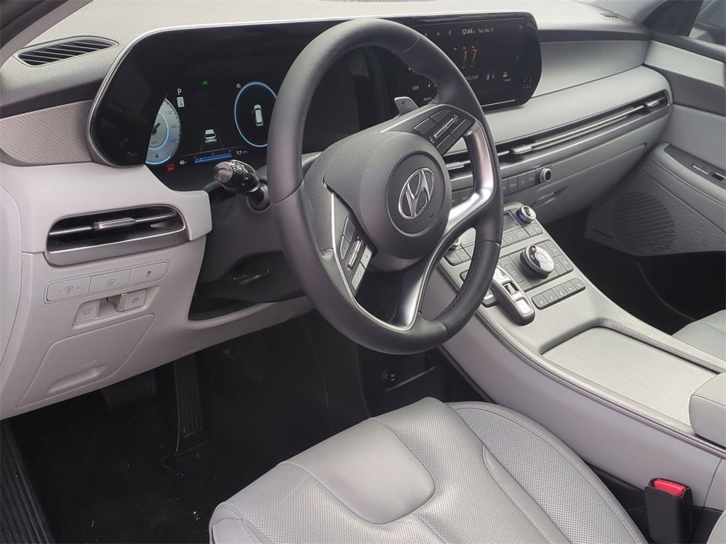 Used 2023 Hyundai Palisade SEL w/ Premium Package image 13