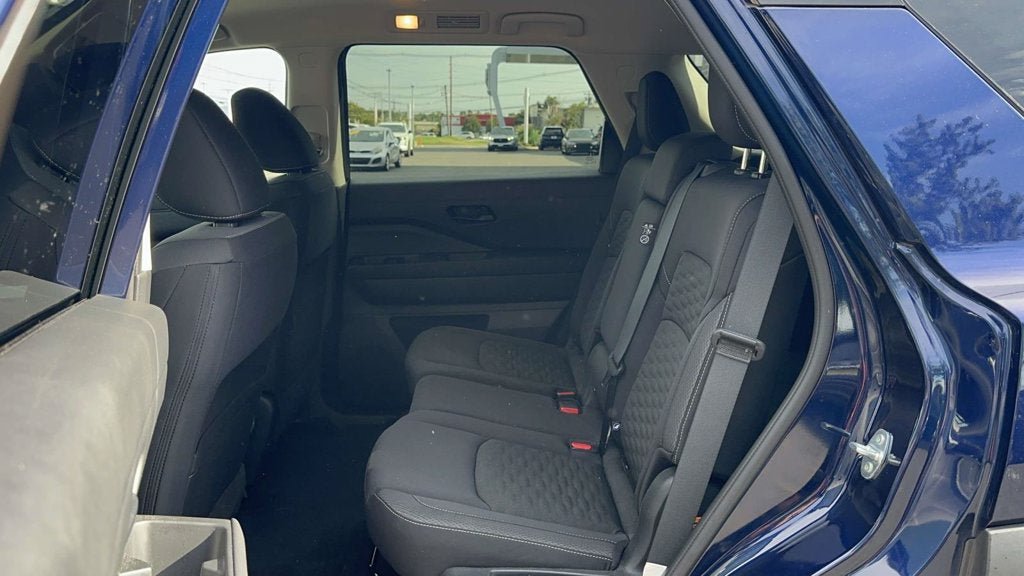 Used 2025 Nissan Pathfinder SV AWD/4WD image 13