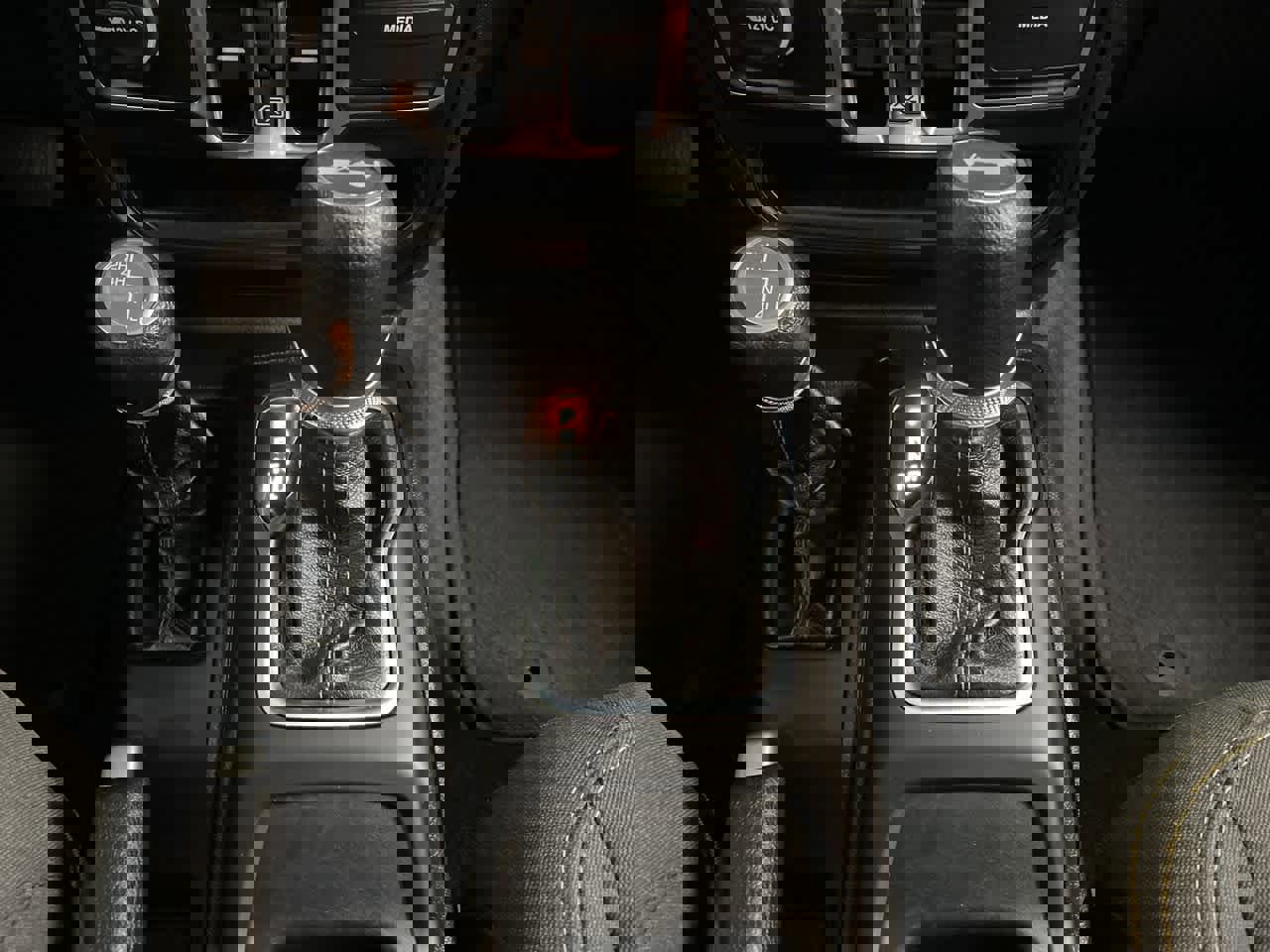 Used 2025 Jeep Wrangler Sahara image 26