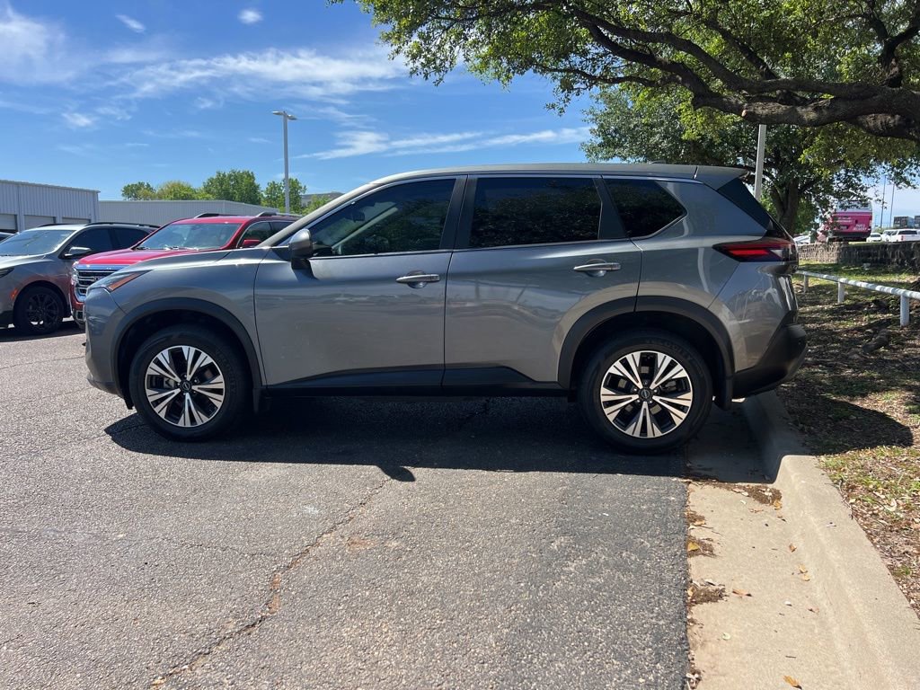 Used 2023 Nissan Rogue SV image 4