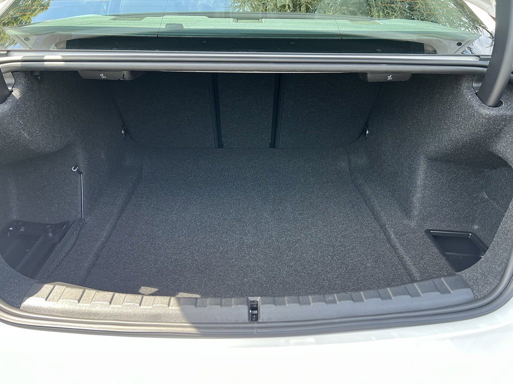 Used 2025 BMW 330i Sedan w/ M Sport Package image 17