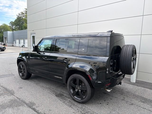 Used 2023 Land Rover Defender 110 V8 AWD/4WD image 3