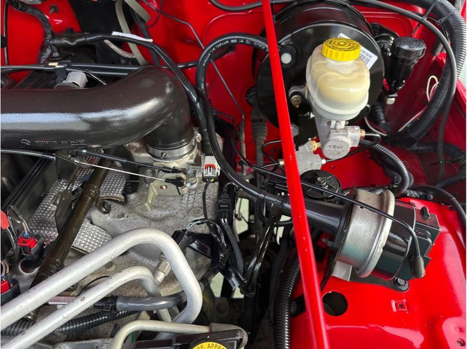 Used 2006 Jeep Wrangler Unlimited w/ Security Group image 36