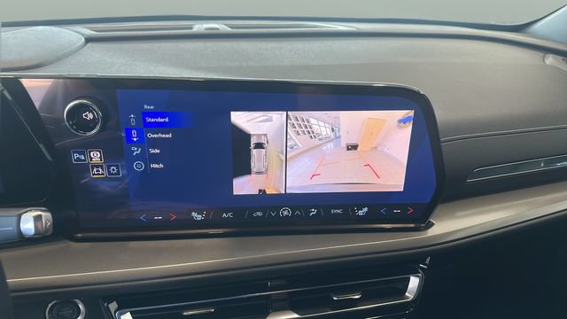 New 2027 Chevrolet Traverse LT w/ Sun and Wheel Package FWD image 11