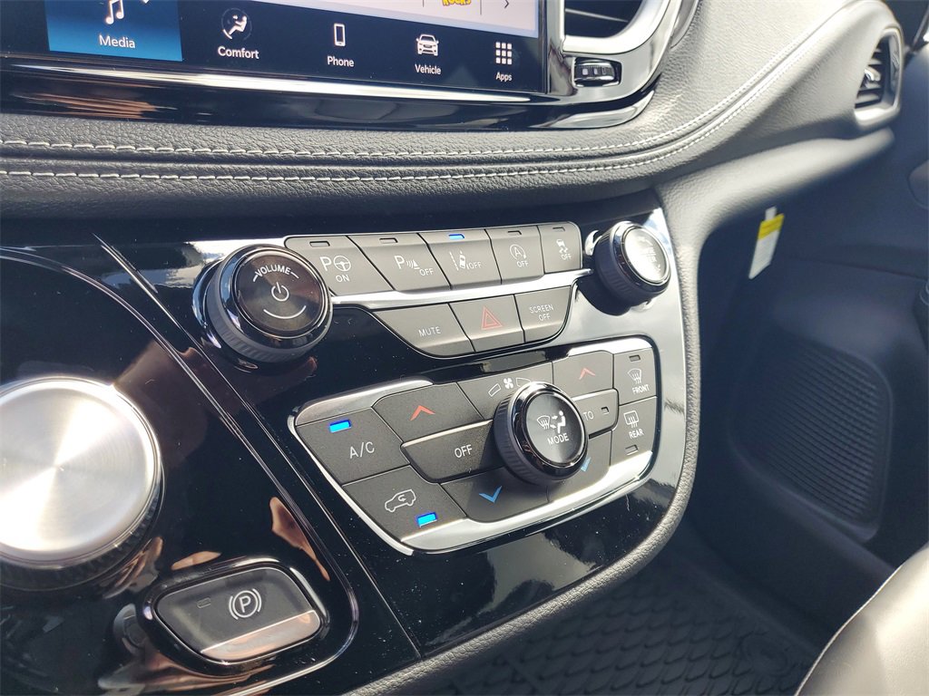 New 2025 Chrysler Pacifica Select image 17