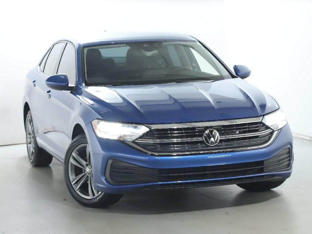 Used 2023 Volkswagen Jetta SE FWD image 2