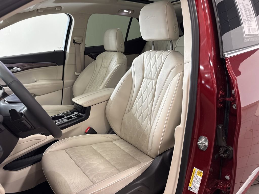 Used 2022 Buick Envision Avenir w/ Technology Package II image 10