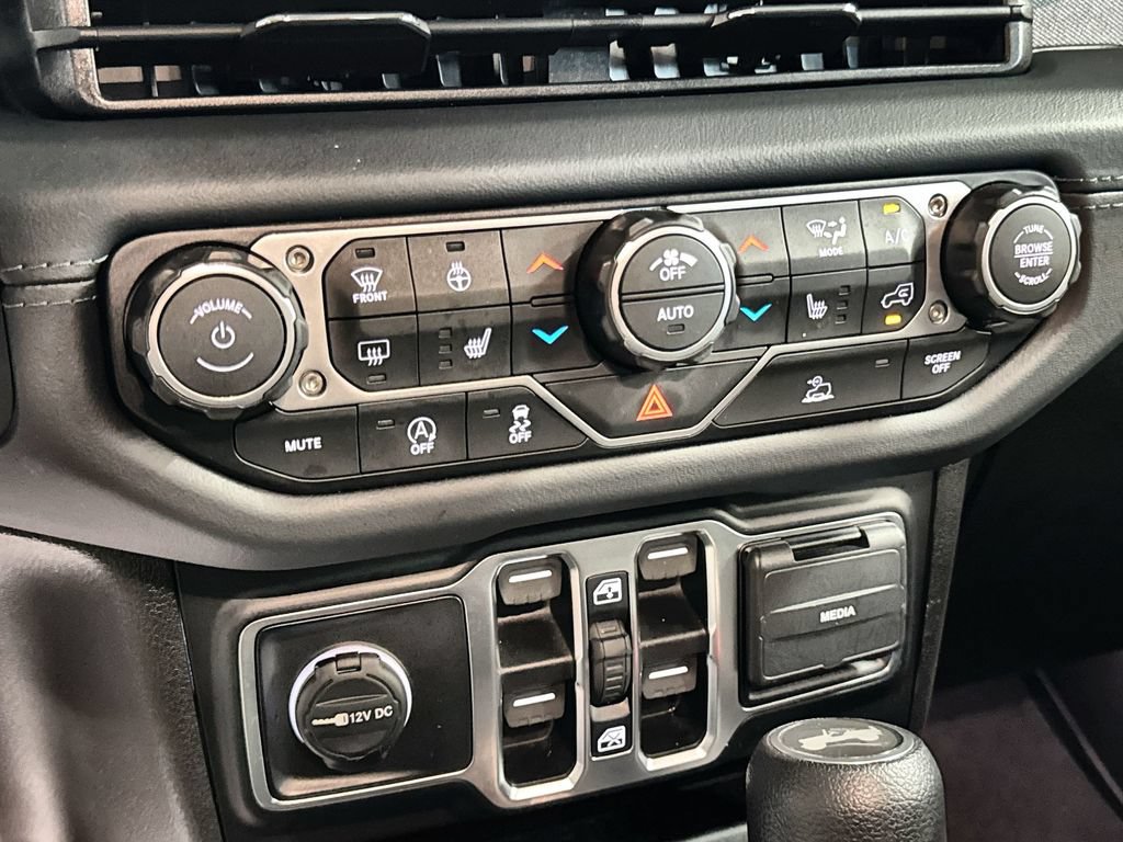 Used 2026 Jeep Wrangler Unlimited Sahara AWD/4WD image 21