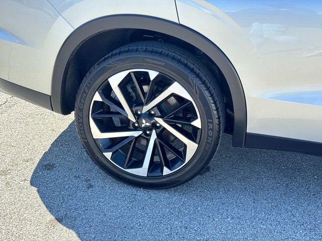 Used 2024 Mitsubishi Outlander AWD image 11