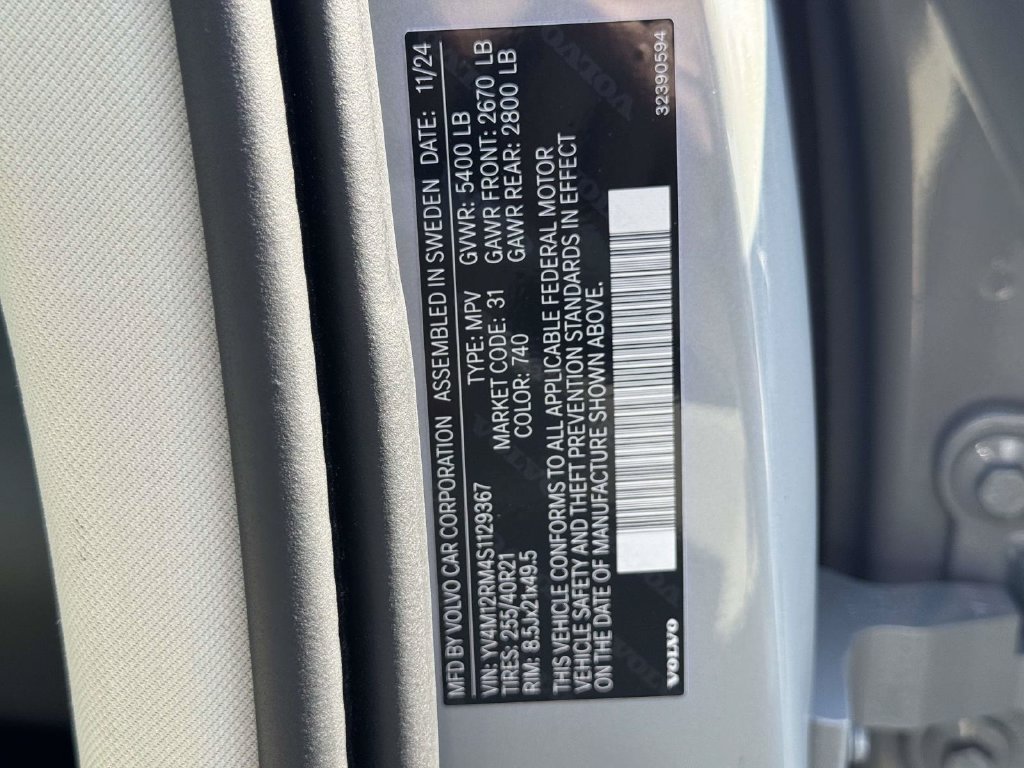 Certified 2025 Volvo XC60 B5 Ultra w/ Protection Package Premier AWD/4WD image 31